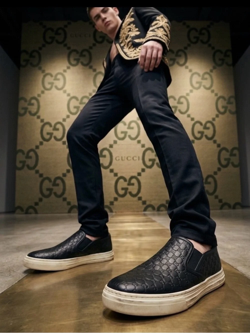 Authentic Gucci luxury designer signature GG embossed leather sneakers sz 6 mens